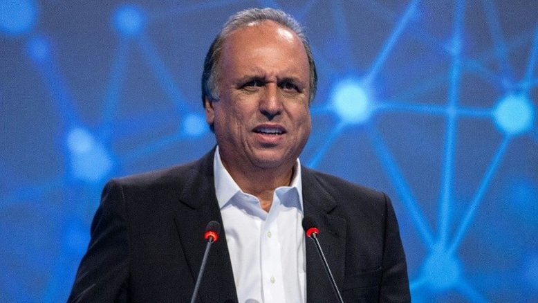 Ex-governador Pezão retira tornozeleira eletrônica
