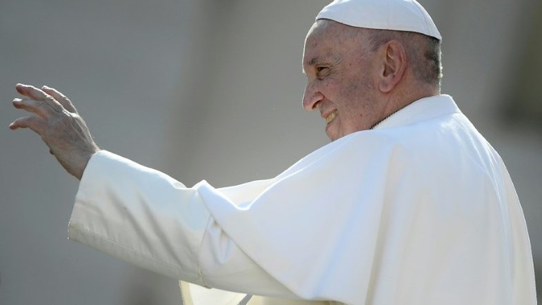 Papa sugere vender bens da Igreja para ajudar pobres