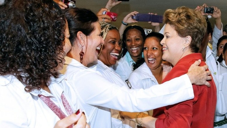 Retornam a Cuba primeiros 196 médicos que estavam no Brasil