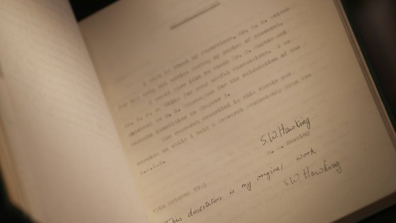 Leilão de objetos de Stephen Hawking alcança quantia astronômica