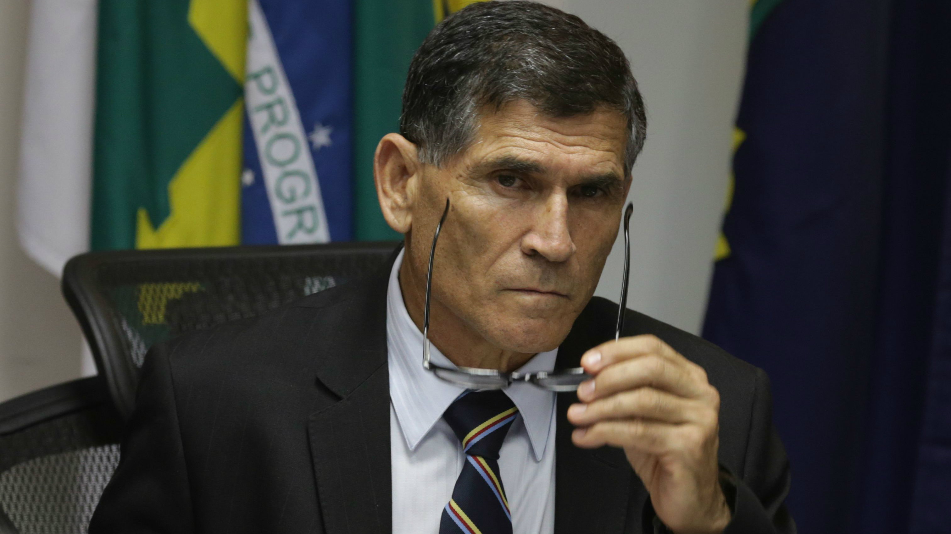 Bolsonaro demite Santos Cruz da Secretaria de Governo