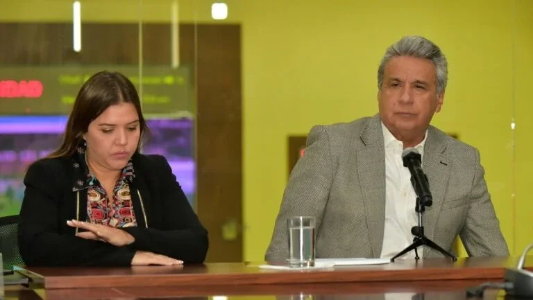 Vicuña fica na vice-presidência do Equador até Congresso aceitar a renúncia