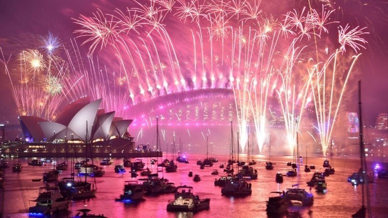 Mundo recebe 2019 com fogos de artifício