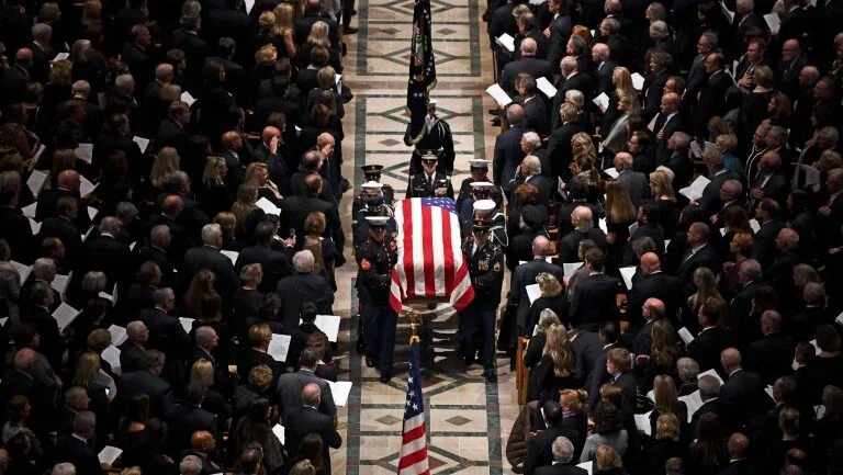 Ex-presidente George H.W. Bush é enterrado no Texas após homenagens