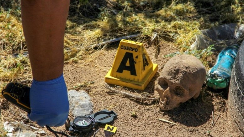 Na violenta Ciudad Juárez, peritos reidratam corpos para identificá-los