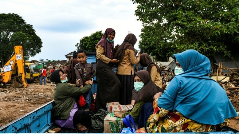 Sobreviventes do tsunami na Indonésia, vítimas da fome e das doenças