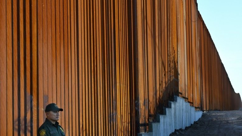 Congressista denuncia 'falhas sistêmicas' nos EUA após morte de criança migrante