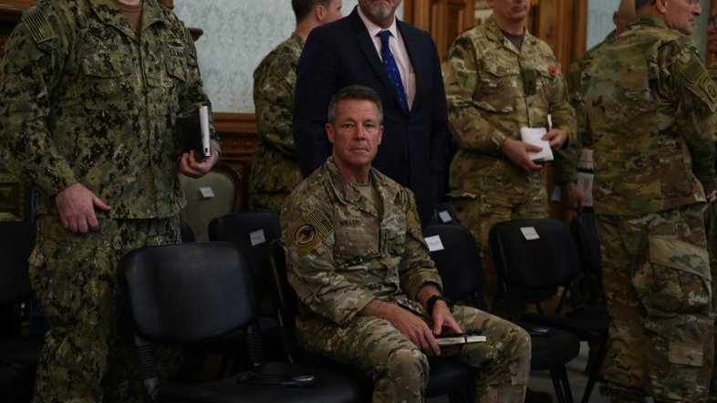 Comandante das forças americanas no Afeganistão não recebeu ordem de retirada