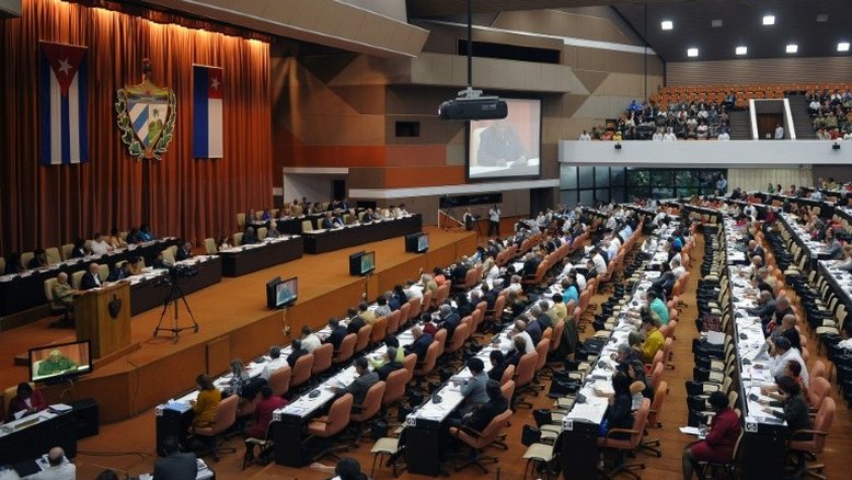 Parlamento de Cuba prepara nova Constituição que será submetida a referendo