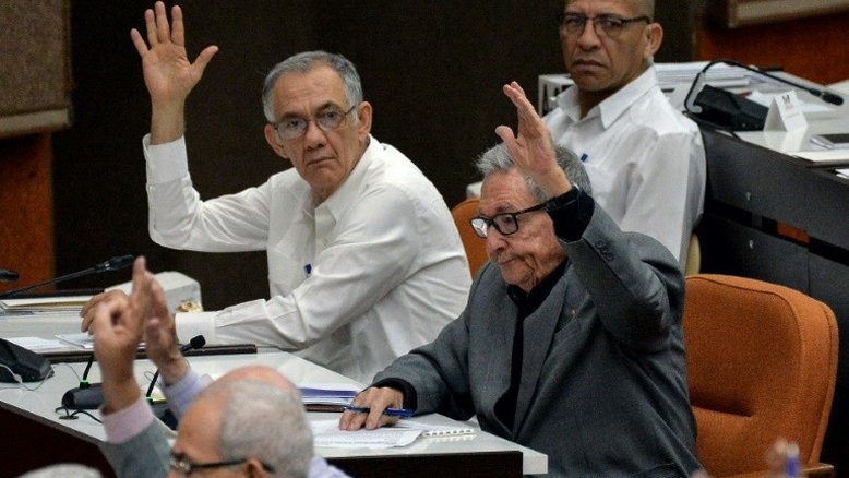 Parlamento cubano aprova nova Constituição, que reconhece mercado