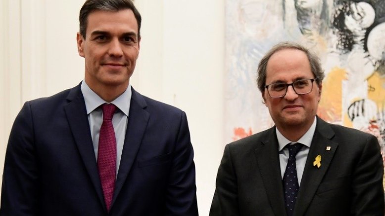 Tumultos e protestos marcam reunião do governo espanhol em Barcelona