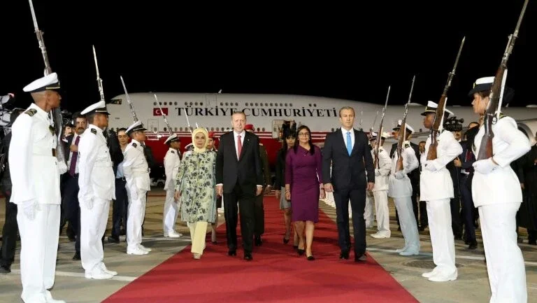 Erdogan promete apoio a Maduro ante sanções de EUA e crise econômica