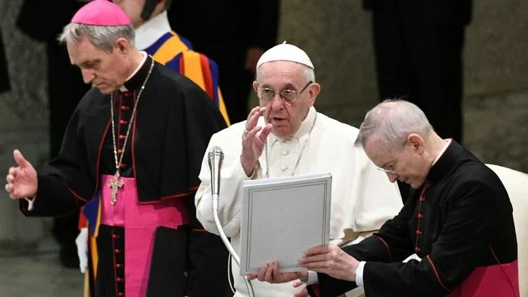 Vaticano envia nova missão para investigar abusos no Chile