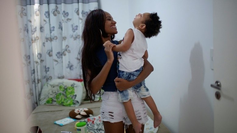 'Fomos esquecidos', desabafa mãe de menino vítima do zika