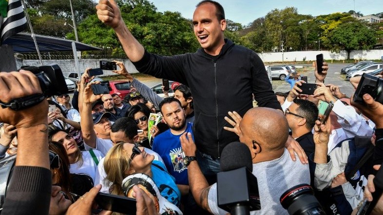 Eduardo Bolsonaro se reúne com ministros em visita ao Chile