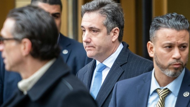 Ex-advogado de Trump é sentenciado a três anos de prisão