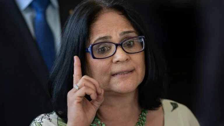 "Não há prova de que o gay nasça gay", disse futura ministra em 2013