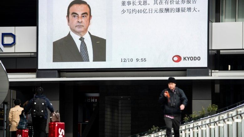 Ghosn é acusado formalmente e continuará preso no Japão