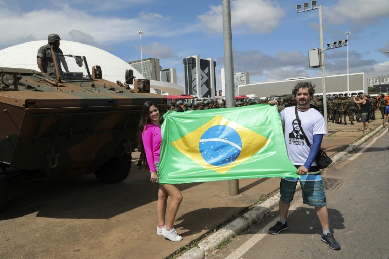 Apoiadores chegam a Brasília para posse de Bolsonaro