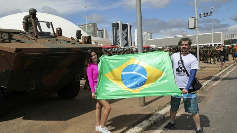 Apoiadores chegam a Brasília para posse de Bolsonaro