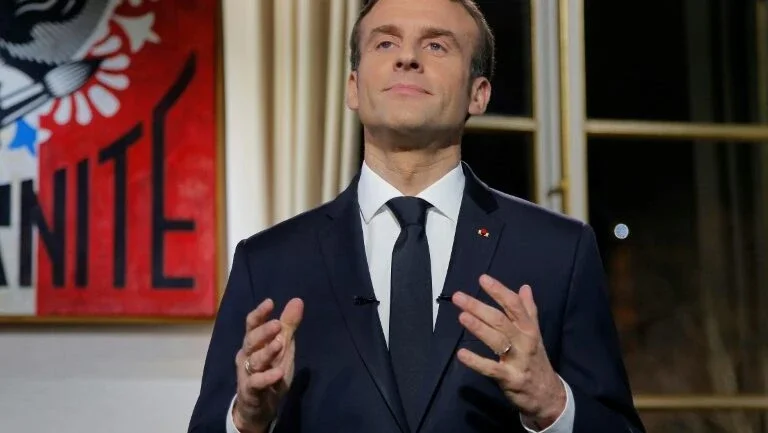 Macron pede 