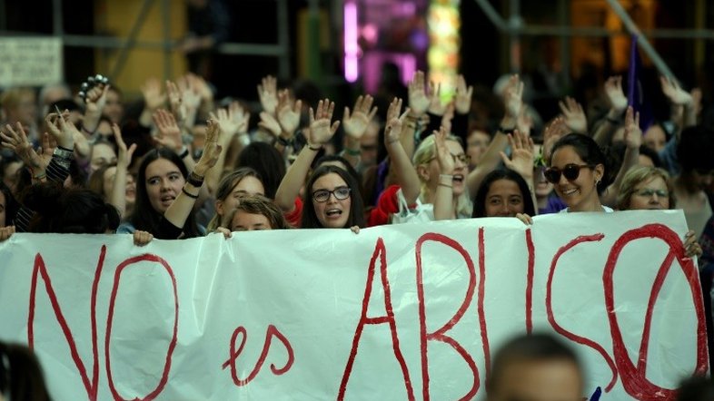 Justiça espanhola confirma sentença polêmica por abuso sexual coletivo