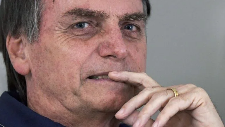 Médicos descartam realizar cirurgia de Bolsonaro antes de janeiro, dizem fontes