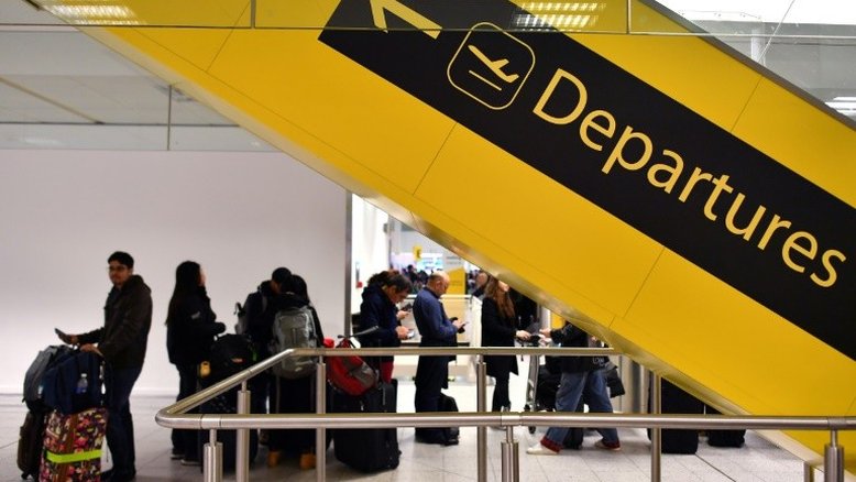Casal detido por drones em aeroporto londrino é liberado sem acusações