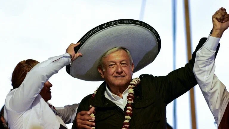 México inicia histórica alternância com esquerdista López Obrador