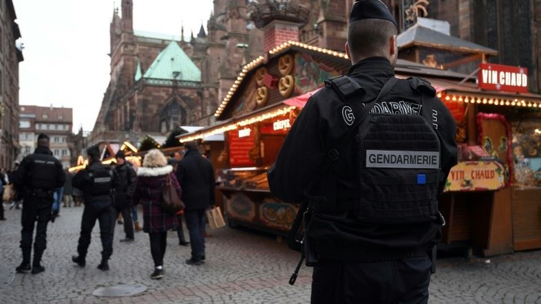 Estrasburgo reabre mercado de Natal após 48 horas de angústia