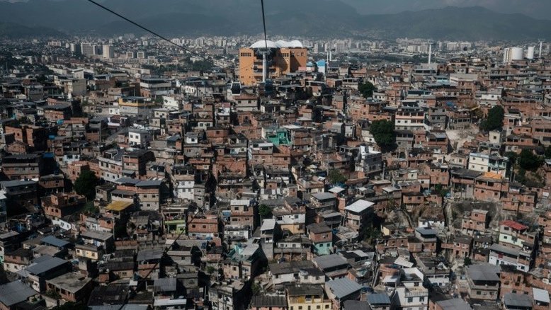 Extrema pobreza e desigualdade crescem há 4 anos, diz IBGE