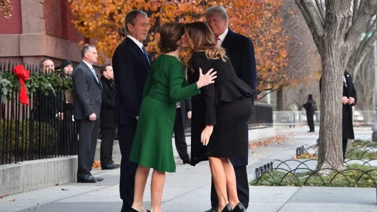 Trump visita família Bush antes de funeral