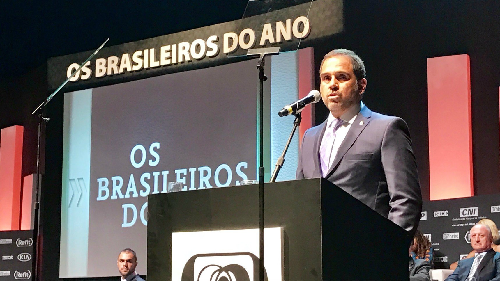 Caco Alzugaray: "A sociedade reerguerá o País"