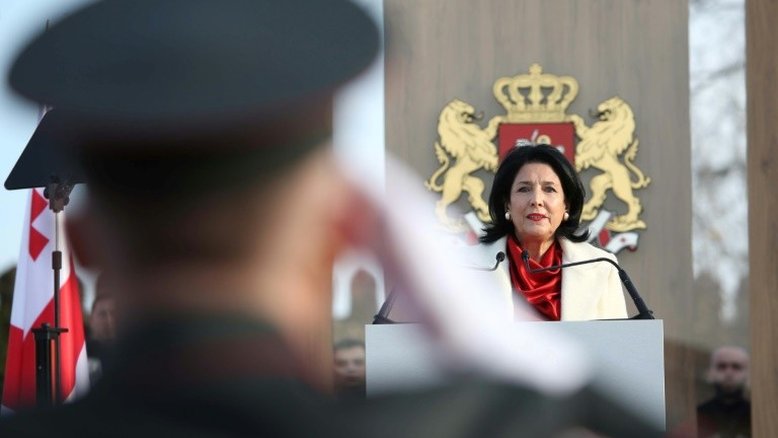 Ex-diplomata Salome Zurabishvili assume a presidência da Geórgia