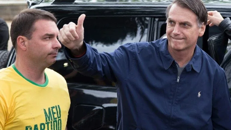 Bolsonaro admite possível erro em pagamentos atípicos do motorista do filho