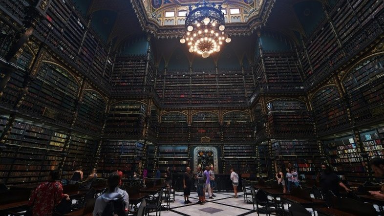 Com biblioteca no estilo Harry Potter, Rio de Janeiro continua lendo
