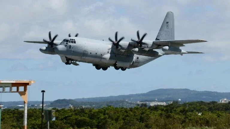 Um morto e cinco desaparecidos após colisão de aviões militares americanos sobre o Japão
