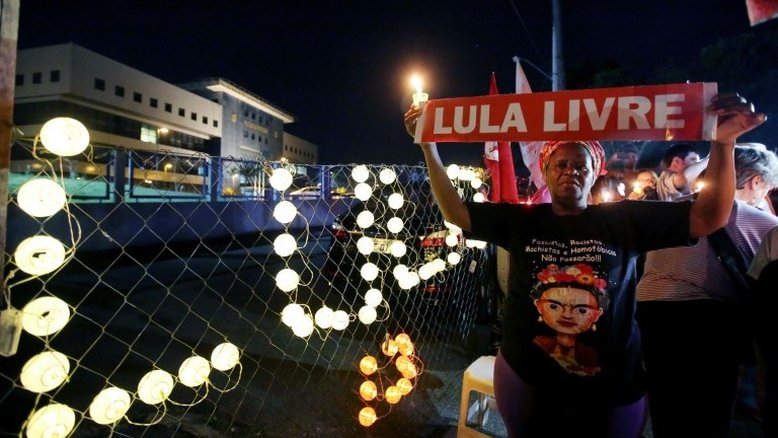 Lula permanece preso, após disputa jurídica no STF