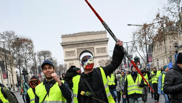 "Coletes amarelos" saem às ruas na França pelo quinto sábado consecutivo