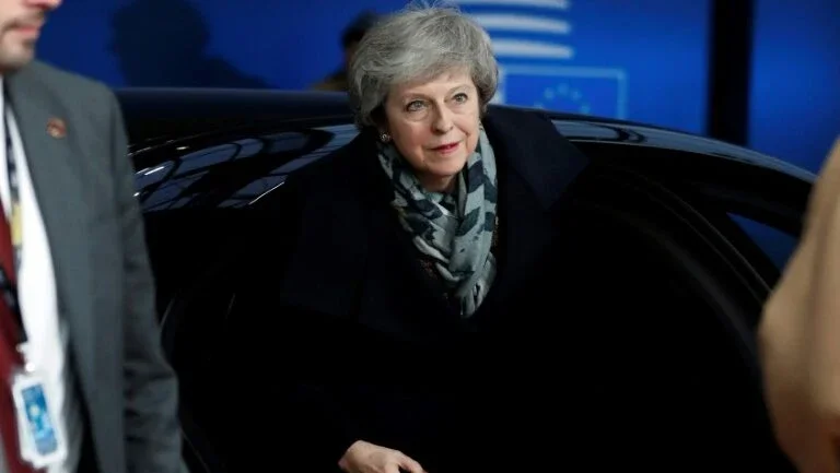 Drama do Brexit volta ao ponto de partida após cúpula intensa com May