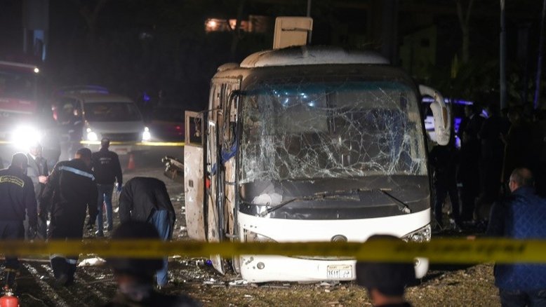 Ataque a bomba perto das pirâmides do Egito deixa quatro mortos