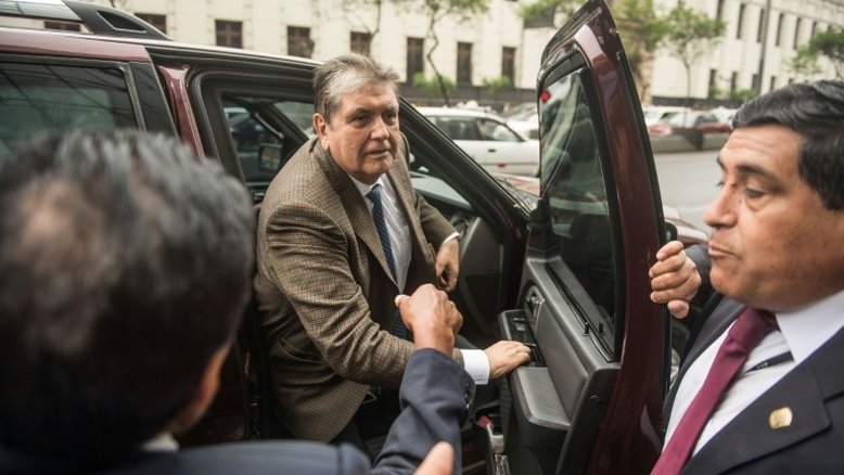García entrega passaporte e nega perseguição política no Peru