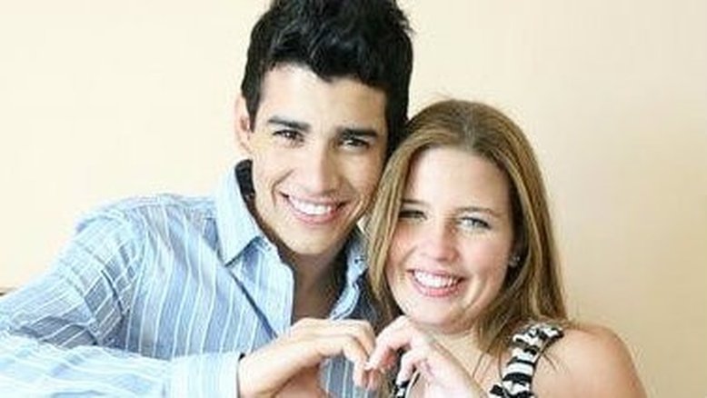 Gusttavo Lima aparece irreconhecível em click antigo de atriz Debby Lagranha