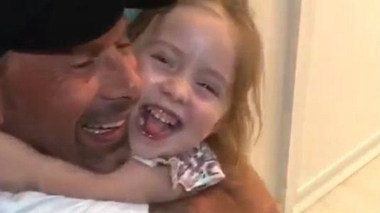 Após vencer 'A Fazenda', Rafael Ilha tem reencontro emocionante com filha