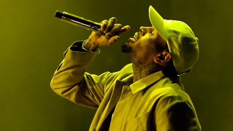 Acusado de agressão, Chris Brown permanecerá preso até meados de junho