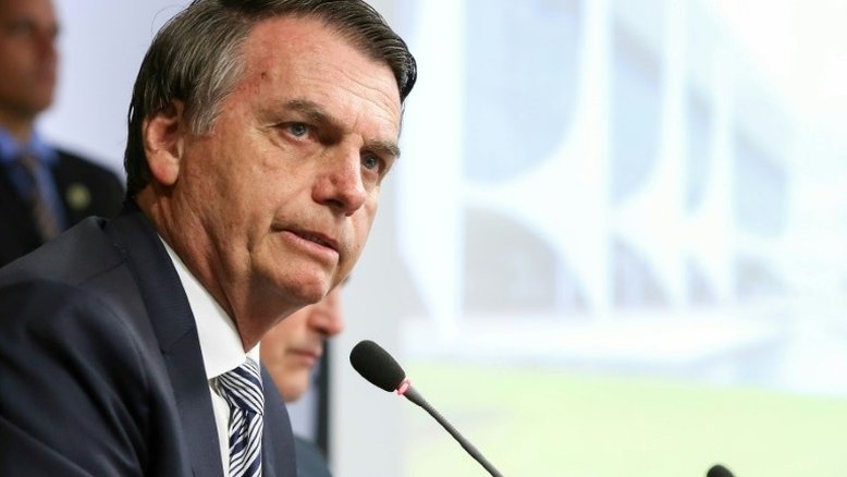 Decreto sobre posse de arma sai este mês, diz Bolsonaro