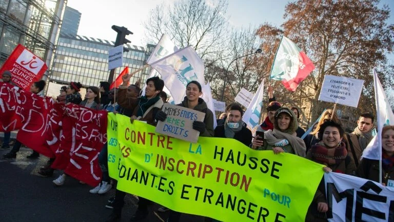 Estrangeiros preocupados com aumento de matrículas em universidades francesas