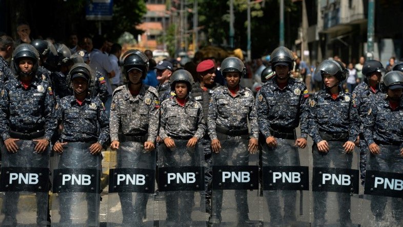 Repórteres da EFE poderão trabalhar na Venezuela; dois franceses são deportados