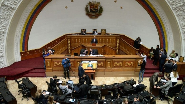 Parlamento da Venezuela oferece 'anistia' a militares que rejeitem Maduro