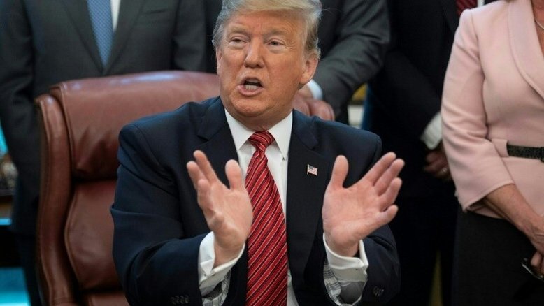 Trump vai à fronteira com México para defender projeto de muro